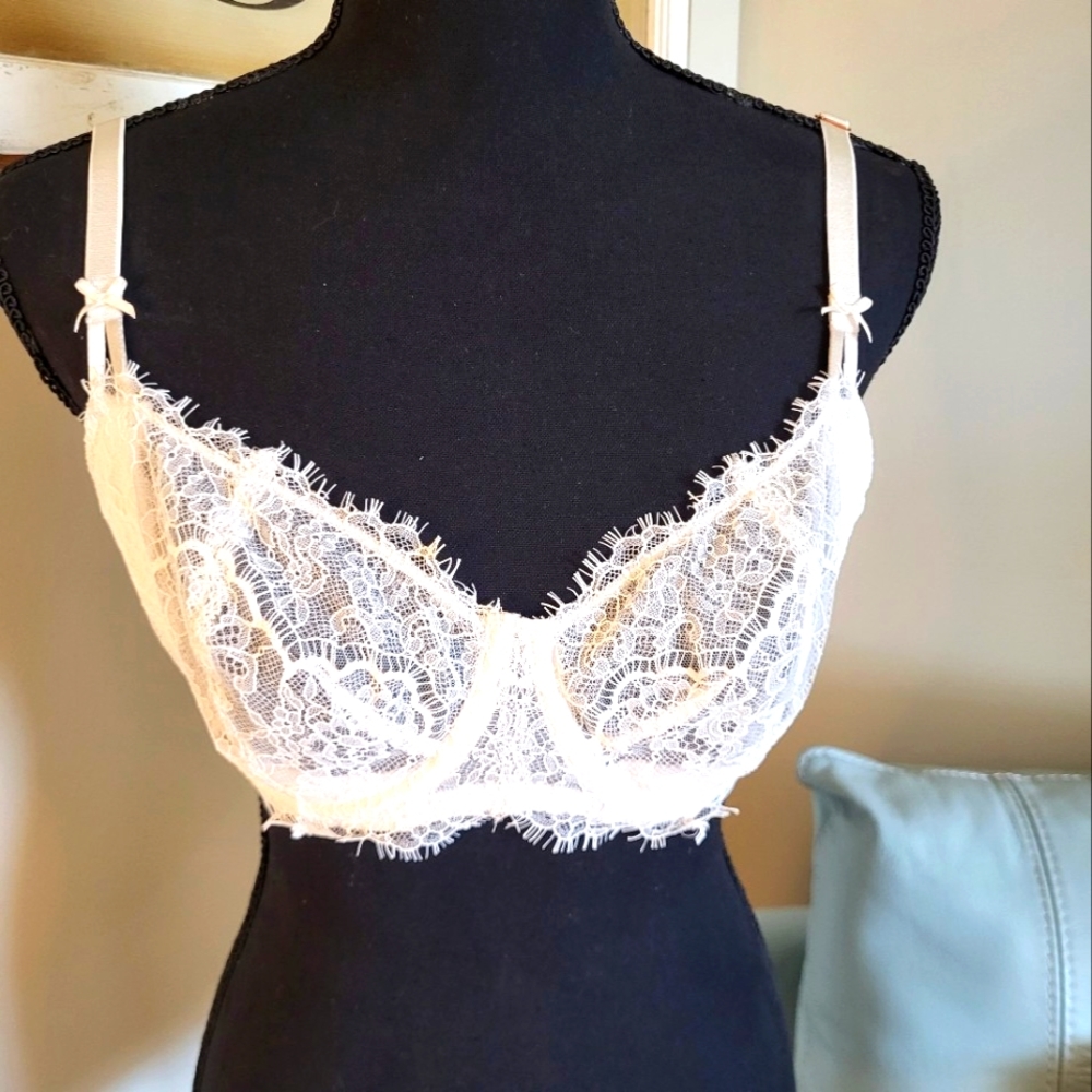NWT, VS lace demi bra, NBW, Still in packaging 34DD